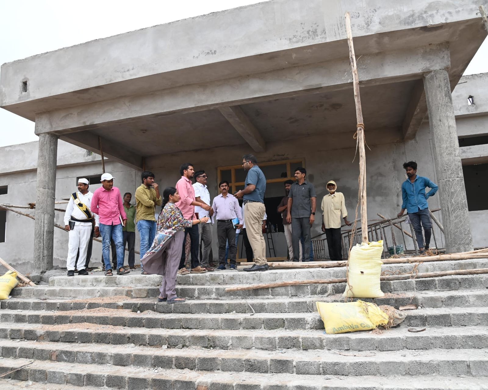  విద్యుత్, ఇంటర్నెట్, తాగునీటి సౌకర్యాలు కల్పించాలి